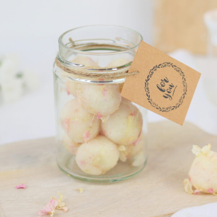 DIY - selbstgemachte Badekugeln mit Blüten