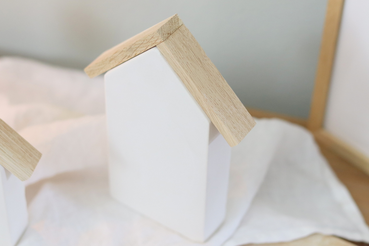 DIY - selbstgemachte Häuser aus Raysin mit Holzdach aus Klötzchen