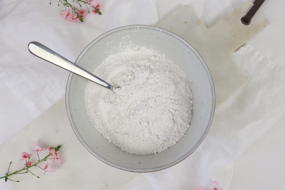 DIY - selbstgemachte Häuser aus Raysin mit Holzdach aus Klötzchen