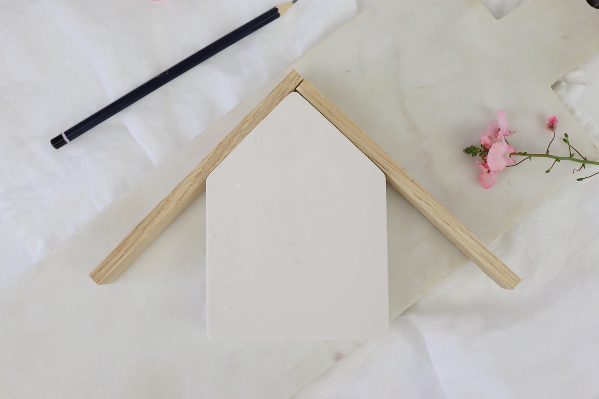 DIY - selbstgemachte Häuser aus Raysin mit Holzdach aus Klötzchen