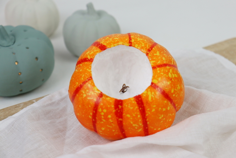 DIY Kürbisse selber schnitzen als Kürbis Laternen und bemalen