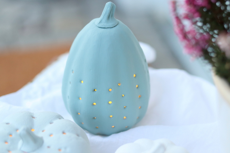 DIY Kürbisse selber schnitzen als Kürbis Laternen und bemalen