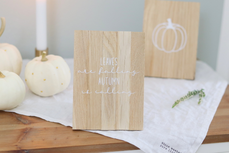 DIY Anleitung - selbstgemachte, herbstliche Schilder aus Klötzchen mit Plotter-Herbstmotiven