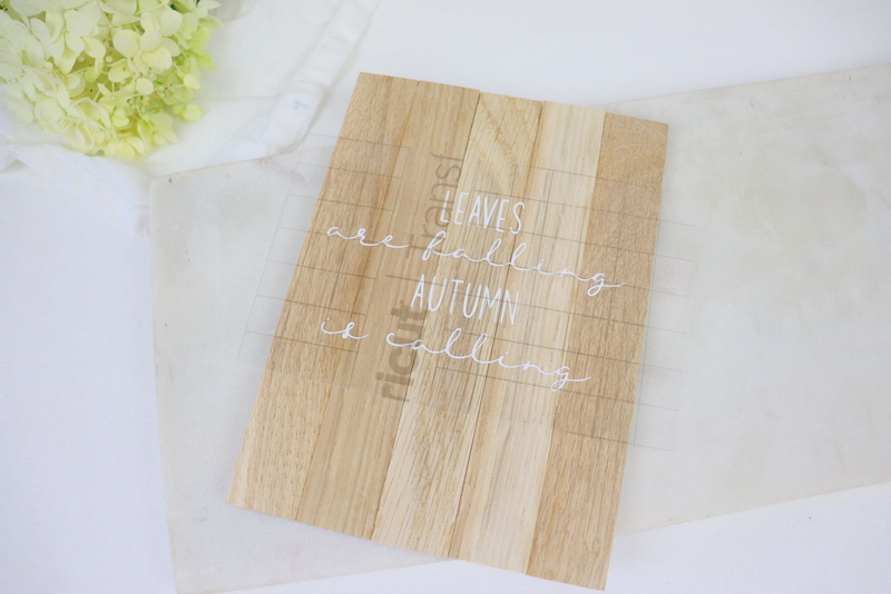 DIY Anleitung - selbstgemachte, herbstliche Schilder aus Klötzchen mit Plotter-Herbstmotiven 