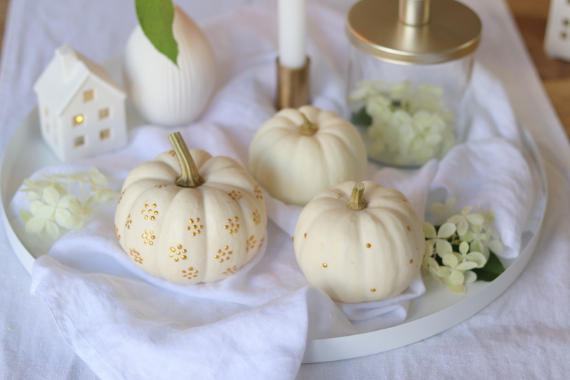 DIY Anleitung - selbstgemachte bemalte Kürbisse als Herbstdeko 