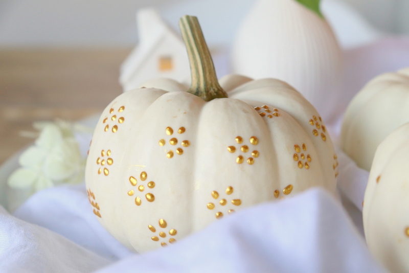 DIY Anleitung - selbstgemachte bemalte Kürbisse als Herbstdeko 