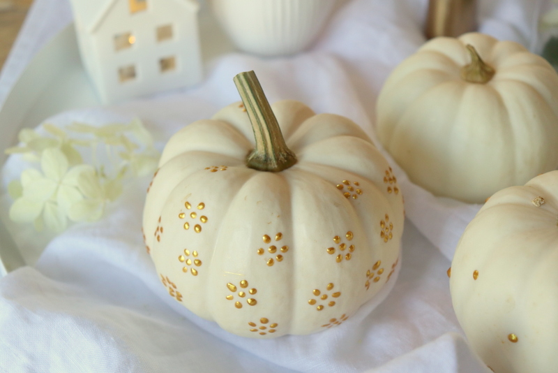 DIY Anleitung - selbstgemachte bemalte Kürbisse als Herbstdeko 
