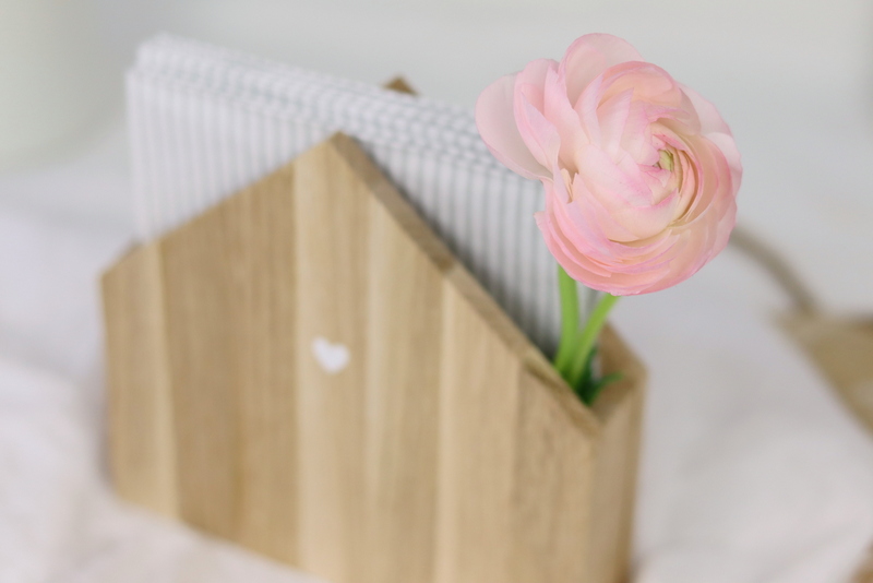 DIY Anleitung - Serviettenhalter Klötzchen Haus einfach selber machen