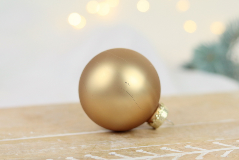 DIY Upcycling - Kerzenhalter aus Christbaumkugeln einfach selber machen