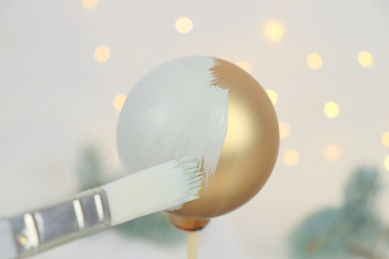 DIY Upcycling - Kerzenhalter aus Christbaumkugeln einfach selber machen