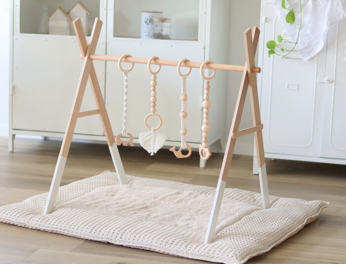 DIY Anleitung – Baby Spielbogen aus Holz / Baby Gym einfach selber machen