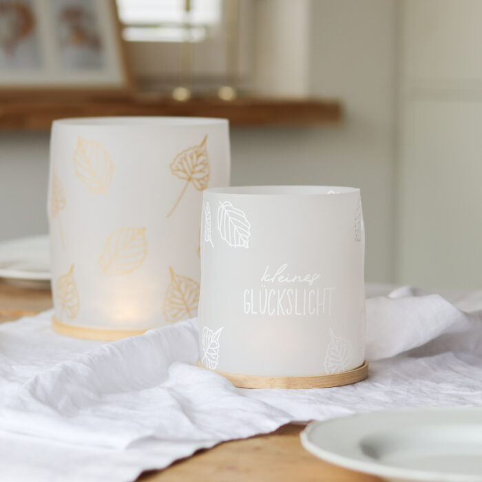 Herbstliche Windlichter basteln mit Transparentpapier & Stickrahmen