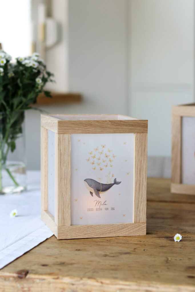 Klötzchen Laterne zur Geburt basteln – süße DIY-Deko mit Herz